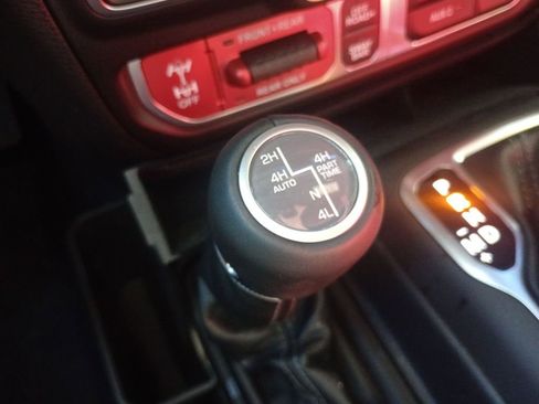 Used 2025 Jeep Wrangler Unlimited Rubicon image 33