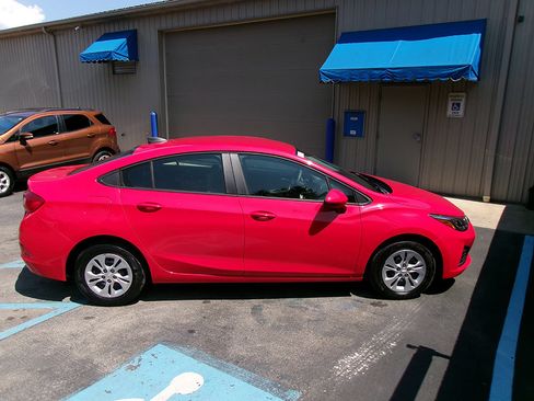 Used 2019 Chevrolet Cruze LS FWD image 6