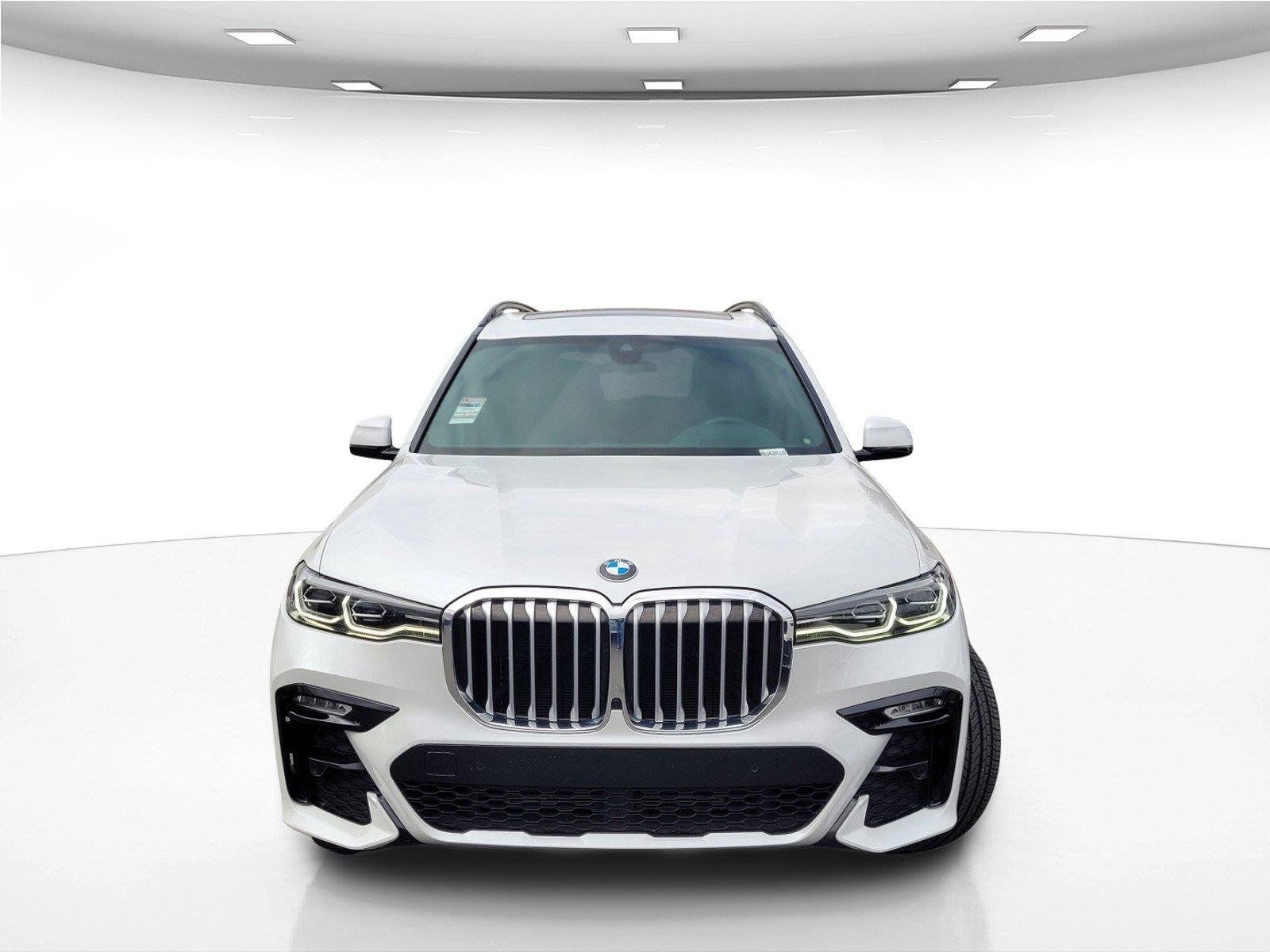 Used 2022 BMW X7 xDrive40i w/ M Sport Package AWD/4WD image 4