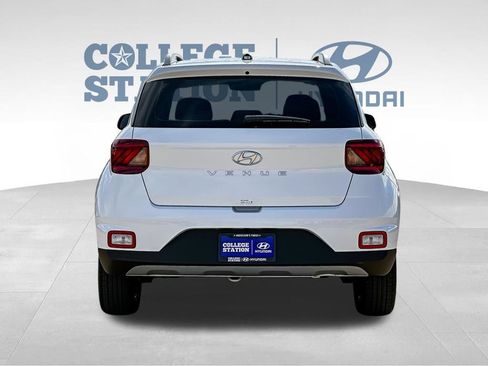 Used 2026 Hyundai Venue SEL FWD image 9