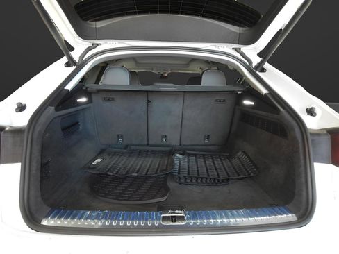 Used 2023 Audi Q8 Premium Plus image 6