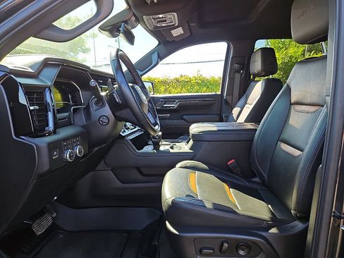 Used 2024 GMC Sierra 1500 AT4 w/ AT4 Premium Package AWD/4WD image 13