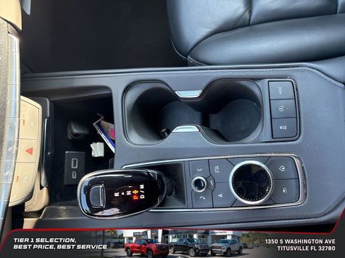 Used 2024 Cadillac XT4 Premium Luxury image 13