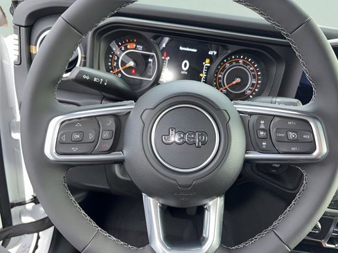 New 2026 Jeep Wrangler Unlimited Sahara AWD/4WD image 15