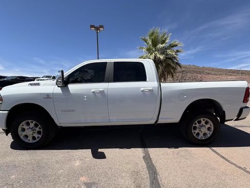 Used 2024 RAM 2500 Laramie AWD/4WD image 2