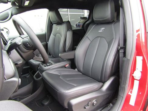 New 2026 Chrysler Pacifica Select w/ S Appearance Package image 22