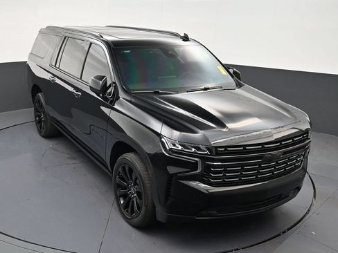 Used 2024 Chevrolet Suburban Premier w/ Premium Package RWD image 19