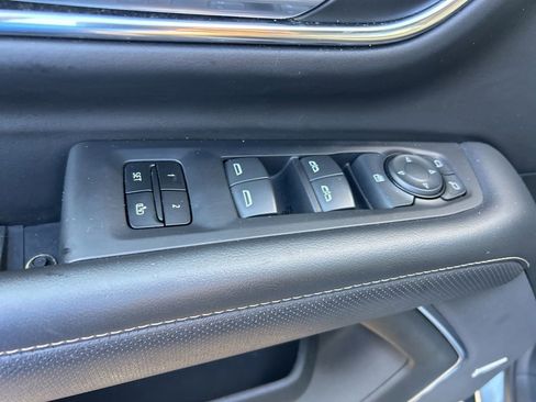 Used 2024 GMC Yukon XL SLT image 38