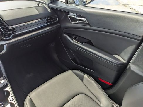 Certified 2023 Kia Sportage EX image 16