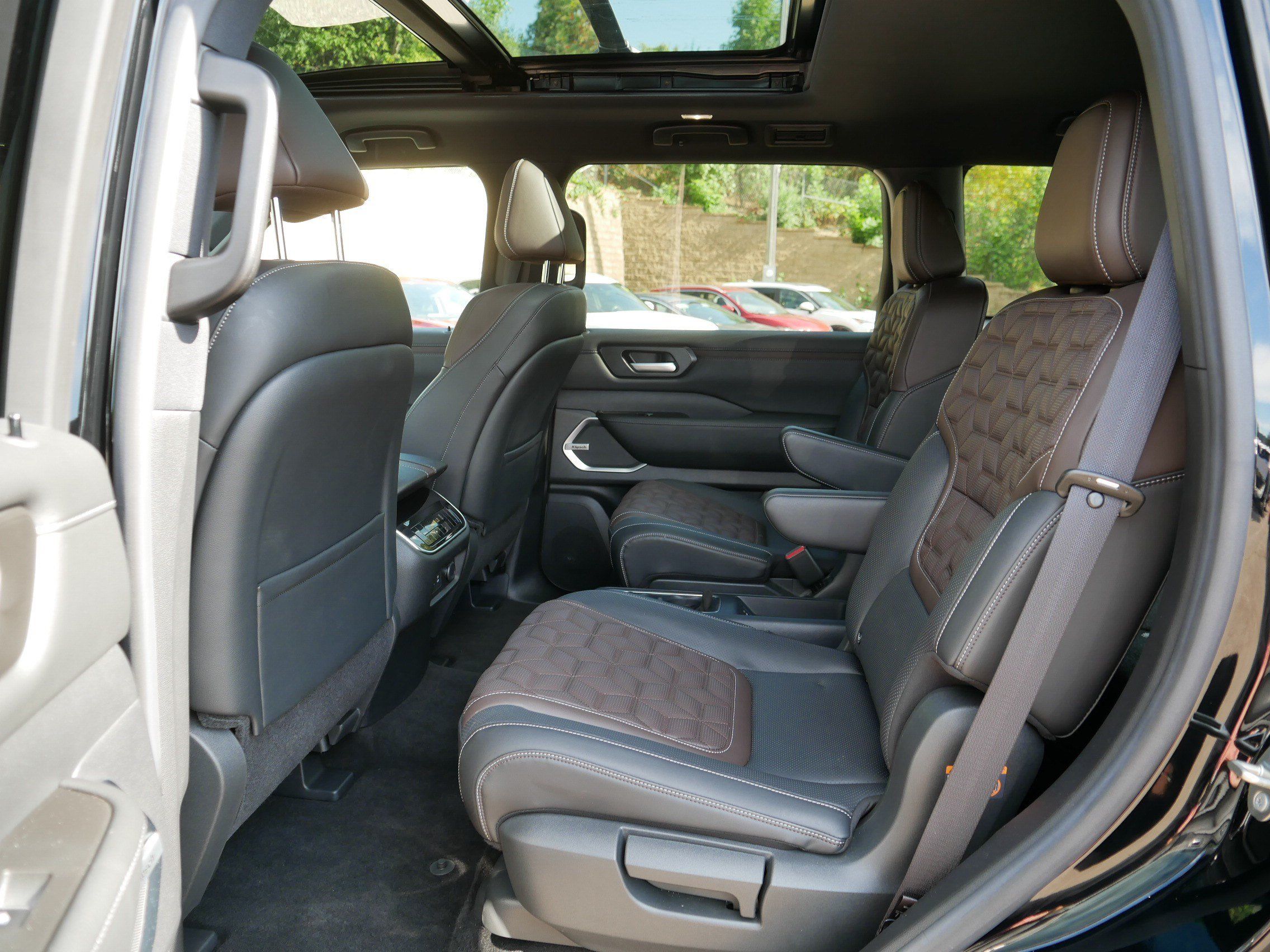 Certified 2025 Nissan Armada Platinum w/ Convenience Package AWD/4WD image 34