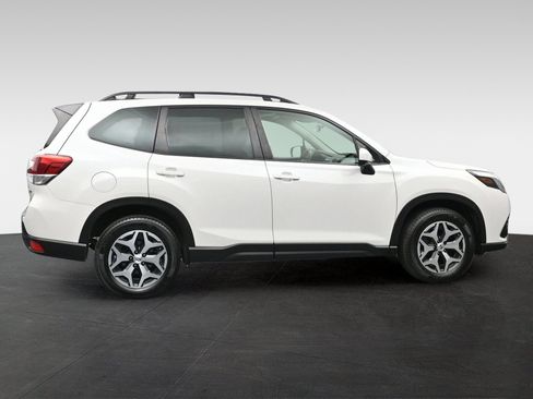 Used 2024 Subaru Forester Premium AWD/4WD image 5