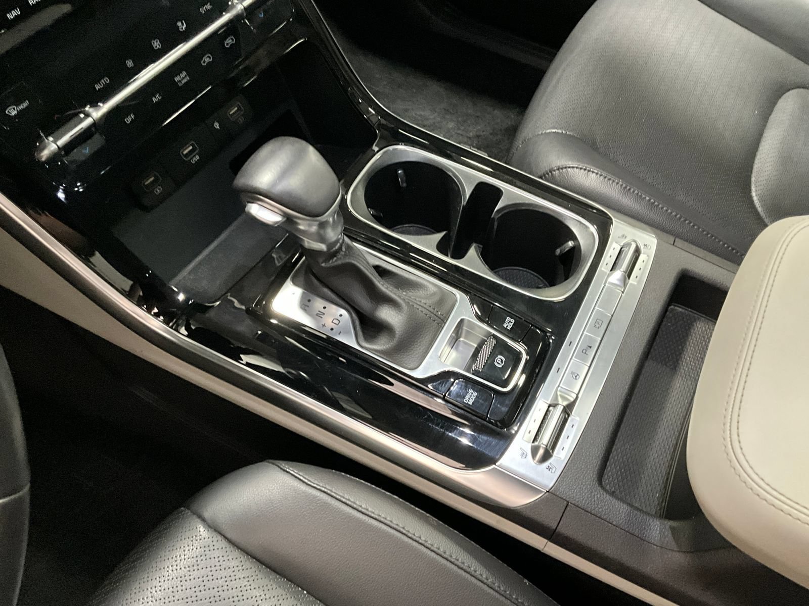 Used 2024 Kia Carnival SX Prestige FWD image 17