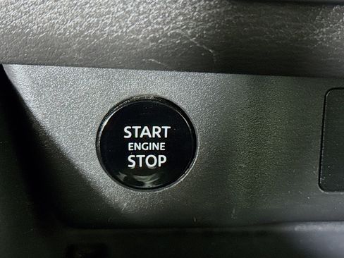 Used 2025 Nissan Rogue SV AWD/4WD image 21