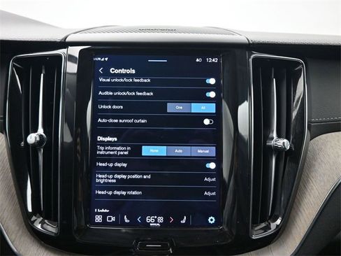 Used 2022 Volvo XC60 B6 Inscription w/ Advanced Package image 19