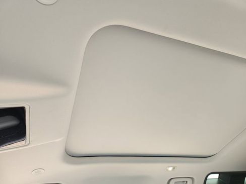 New 2026 Land Rover Defender 110 X-Dynamic SE image 18