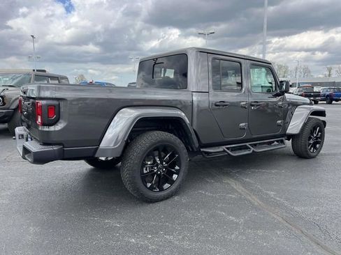 Used 2025 Jeep Gladiator Sport AWD/4WD image 8