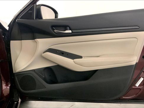 Used 2025 Nissan Altima 2.5 SV image 25