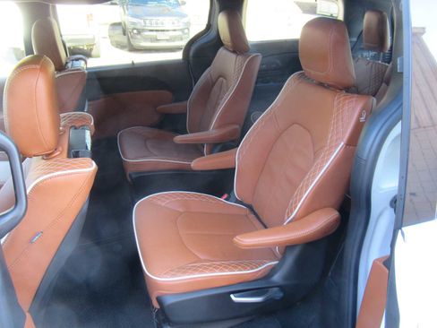 New 2026 Chrysler Pacifica Pinnacle image 35