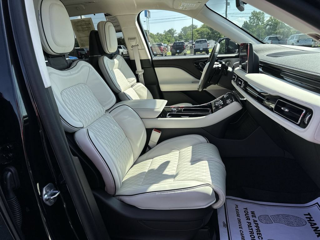 Used 2024 Lincoln Aviator Black Label AWD/4WD image 32
