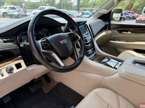 Used 2018 Cadillac Escalade ESV Luxury RWD image 31