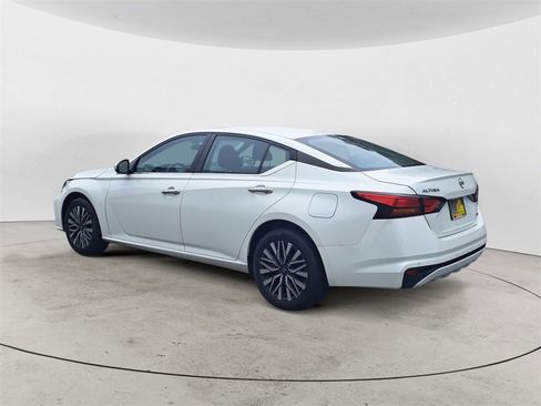 Used 2023 Nissan Altima 2.5 SV image 5