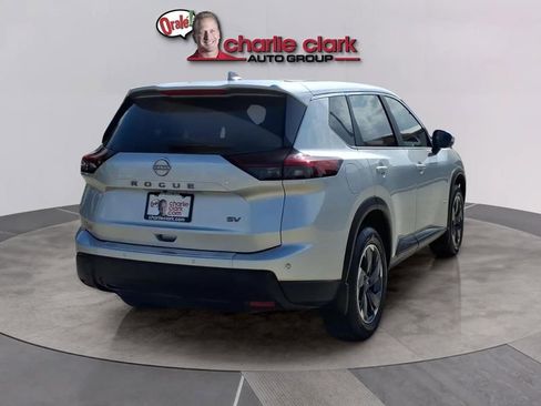 Used 2024 Nissan Rogue SV FWD image 6