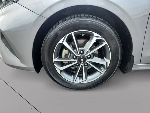 Certified 2024 Kia Forte LXS FWD image 9