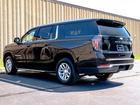 Certified 2025 Chevrolet Suburban LT AWD/4WD image 6