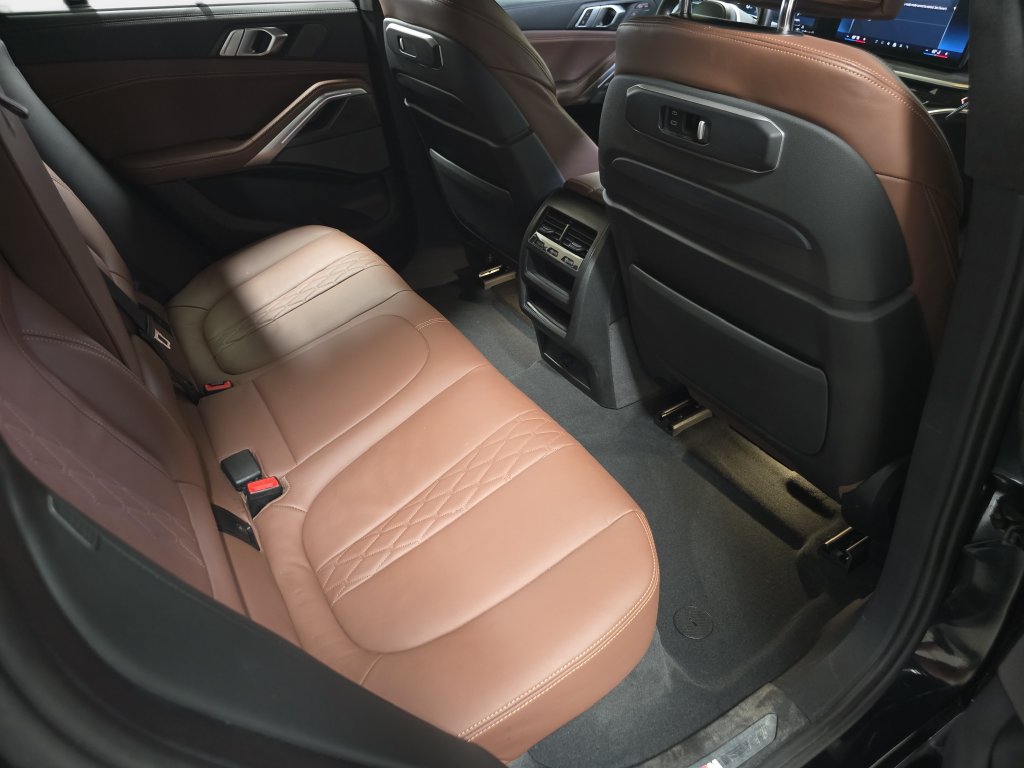Used 2024 BMW X6 xDrive40i w/ Executive Package AWD/4WD image 16