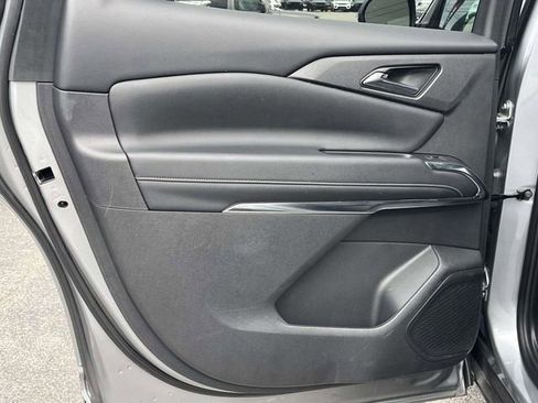 Used 2024 Chevrolet Traverse LT image 17