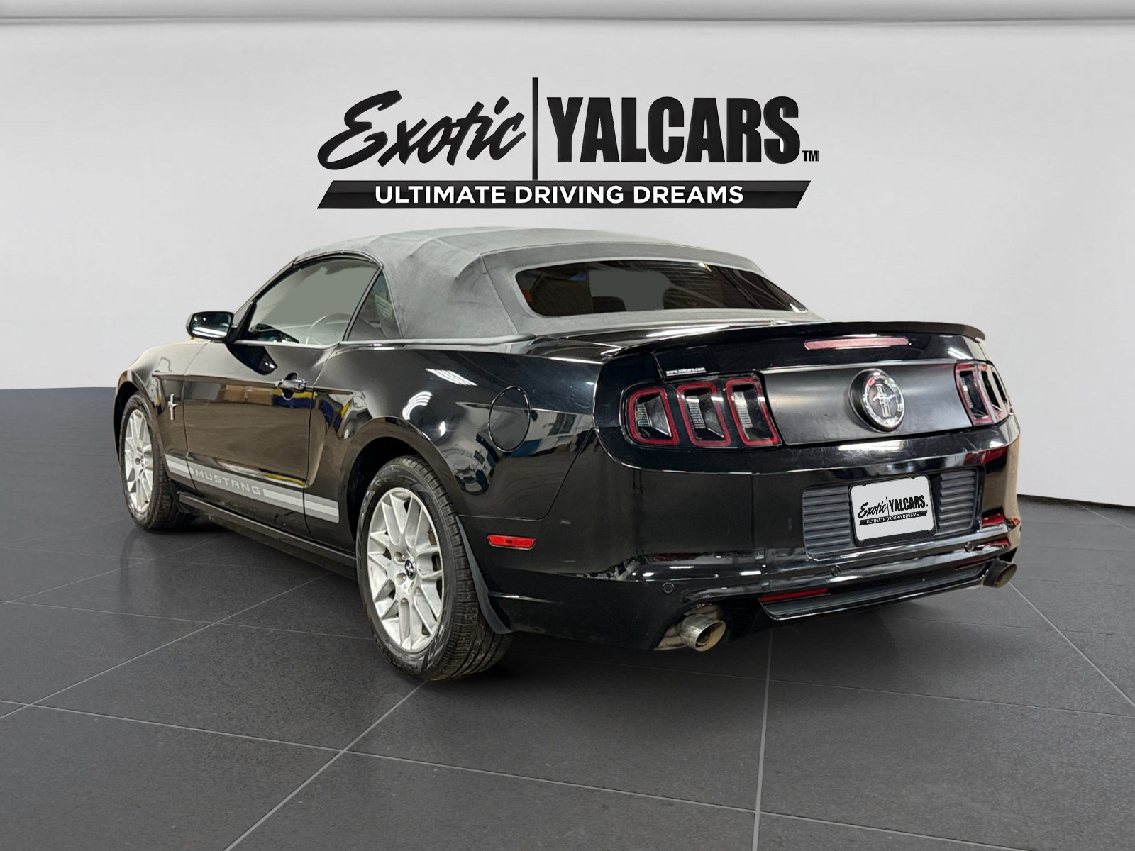Used 2013 Ford Mustang Premium RWD image 3