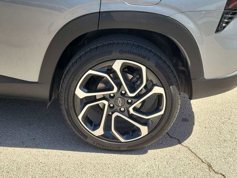 Used 2025 Chevrolet Trax RS w/ Sunroof Package image 12