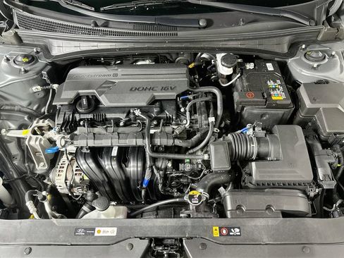 Used 2025 Hyundai Elantra SEL FWD image 10