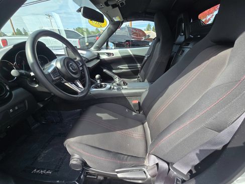Used 2016 MAZDA MX-5 Miata Club RWD image 16