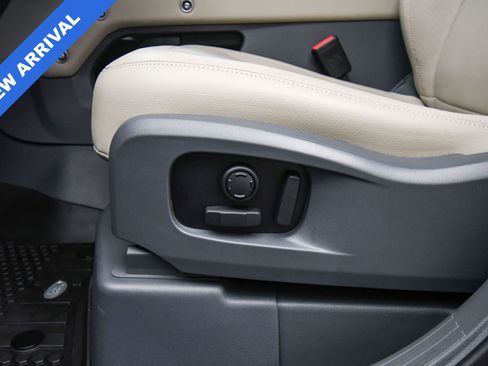 Used 2024 Land Rover Defender 110 S image 40