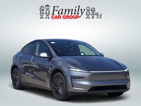 Used 2026 Tesla Model Y Long Range RWD image 2