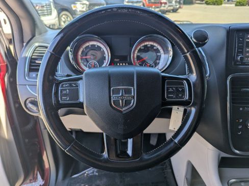 Used 2019 Dodge Grand Caravan SXT FWD image 13
