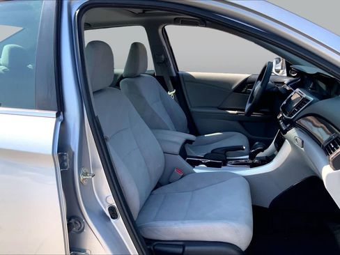 Used 2016 Honda Accord EX image 9