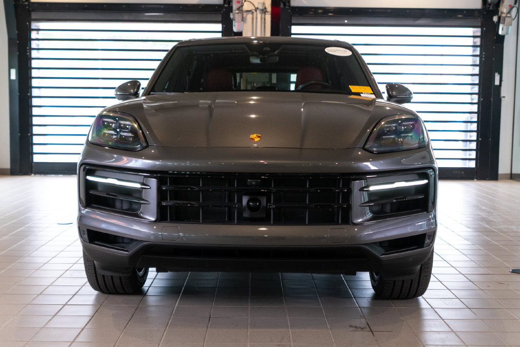 Certified 2025 Porsche Cayenne AWD/4WD image 6