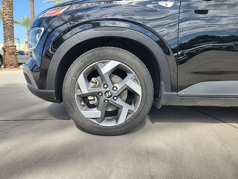 Used 2022 Hyundai Venue SEL FWD image 5