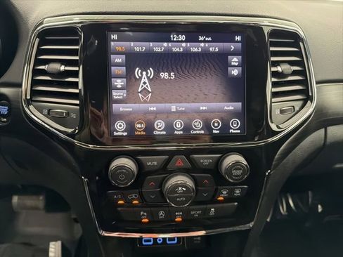 Used 2021 Jeep Grand Cherokee Laredo X AWD/4WD image 19
