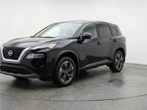 Used 2025 Nissan Rogue SV image 3