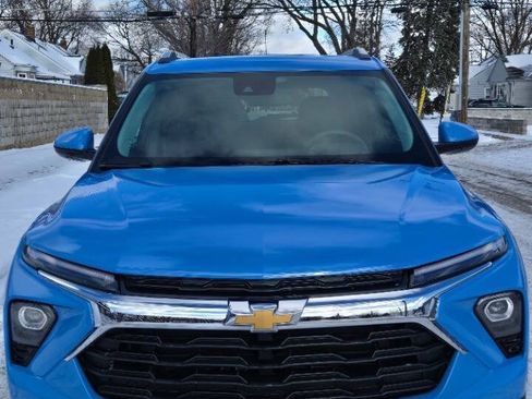 Used 2024 Chevrolet TrailBlazer LT w/ LPO, Blackout Package FWD image 4