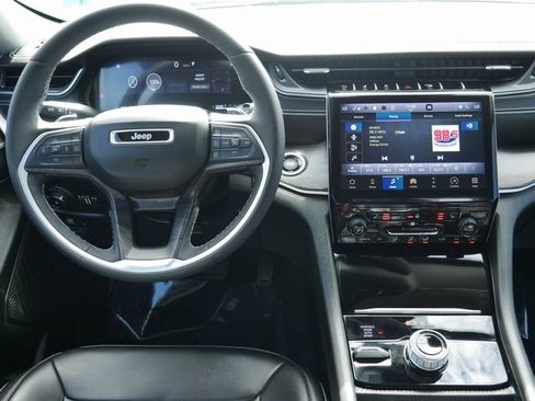 Used 2024 Jeep Grand Cherokee L Limited w/ Black Appearance Package image 15