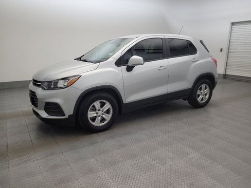Used 2022 Chevrolet Trax LS w/ Tint and Cruise Package FWD image 2