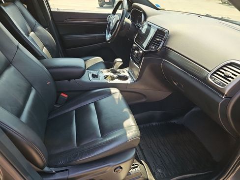 Used 2019 Jeep Grand Cherokee Limited AWD/4WD image 10