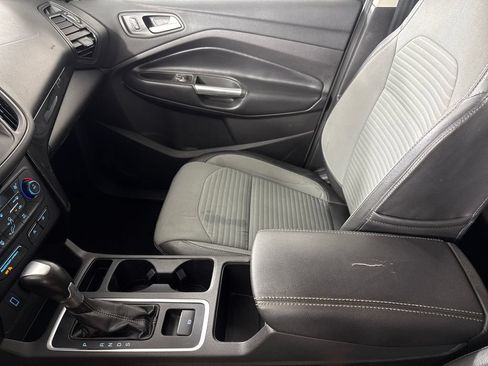 Used 2017 Ford Escape SE w/ Equipment Group 201A FWD image 19