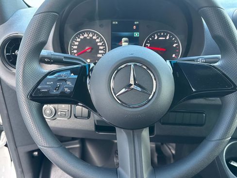 Used 2025 Mercedes-Benz Sprinter 2500 image 27