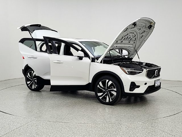 Used 2024 Volvo XC40 B5 Plus w/ Protection Package Premier AWD/4WD image 10