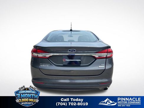 Used 2017 Ford Fusion SE w/ Fusion SE Technology Package FWD image 5